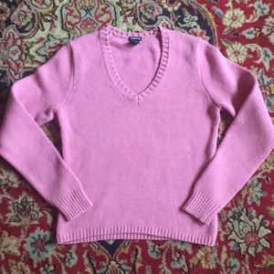 Women’s size M pink Gap v-neck sweater